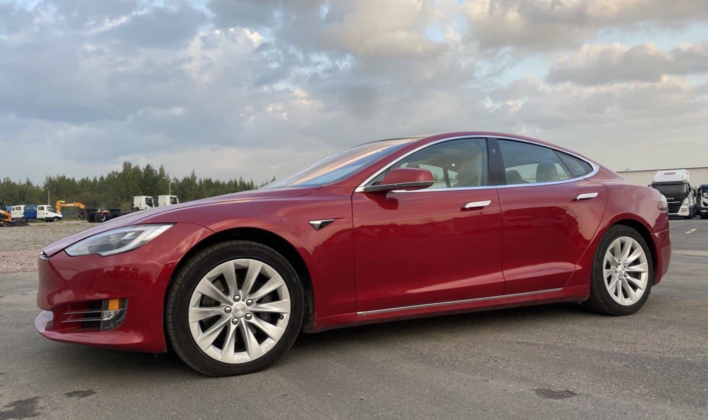 Tesla Model S 75